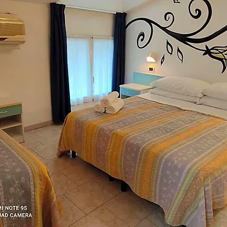 Kristalex Pet Friends מלון 3*