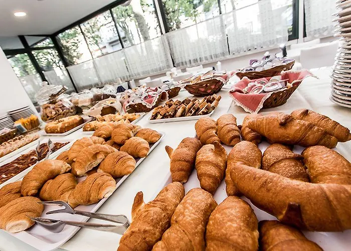 Kristalex Pet Friends Hotel 切塞纳蒂科